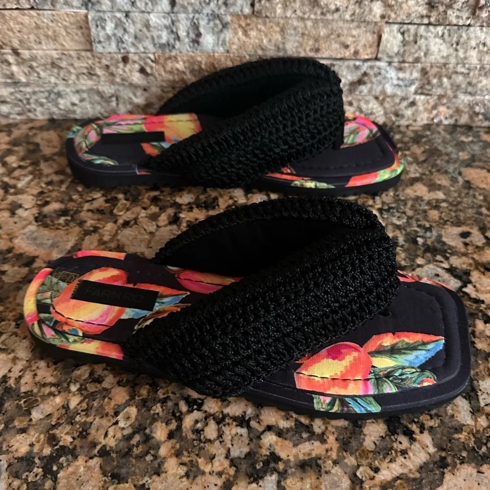 Farm Rio cashew crochet puffy flip flops sandals - Picture 2 of 8